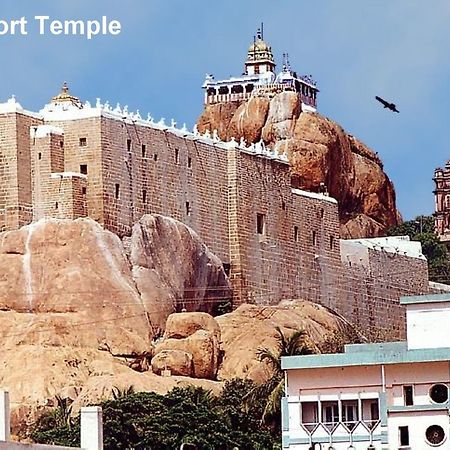 Pleasant Stay Tiruchirappalli Buitenkant foto